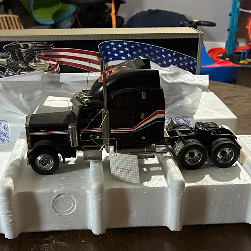 Franklin mint peterbilt black - mint,